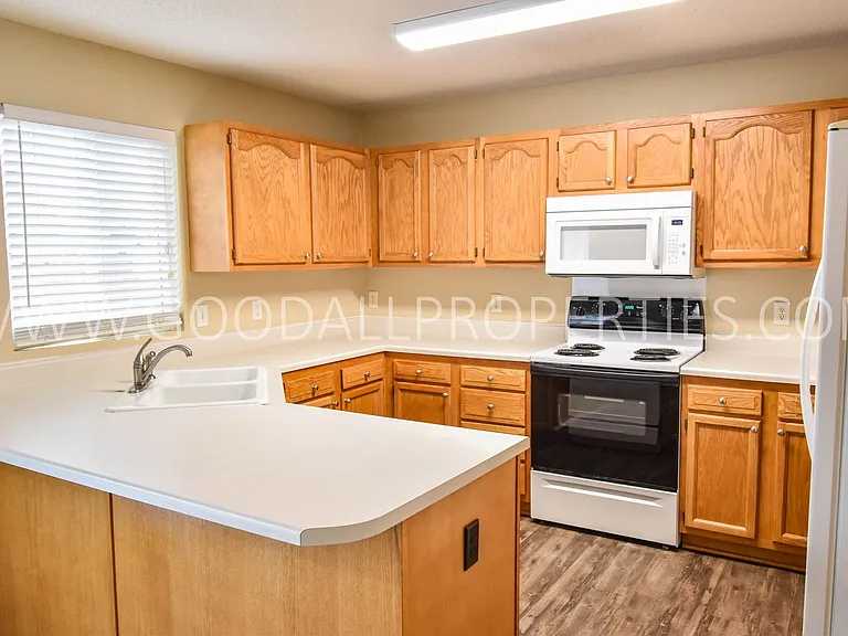 455 SE Whitetail Ln — Photo 2