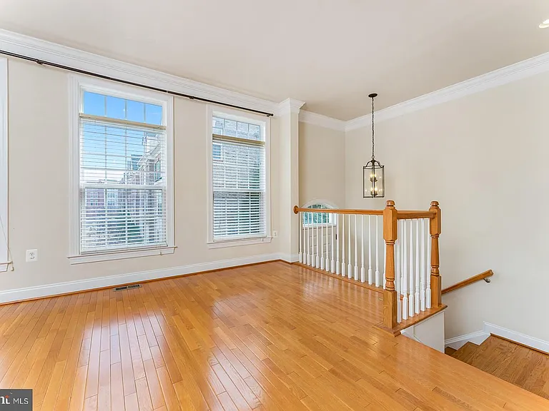 8032 Reserve Way — Photo 4