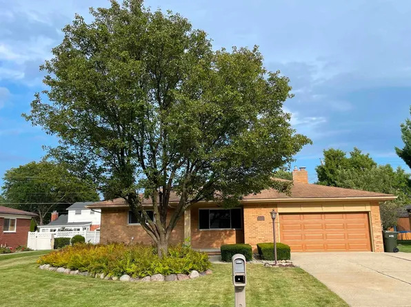 37682 Brookwood Dr, Sterling Heights, MI 48312