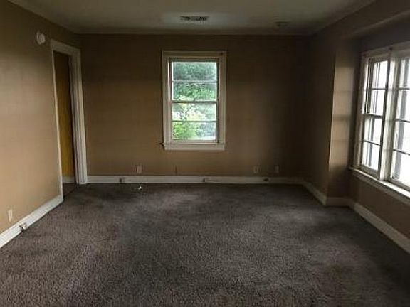 2nd image of 609 Sunset Blvd