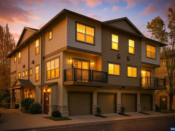 674 NE Newstead Ln, Hillsboro, OR 97006