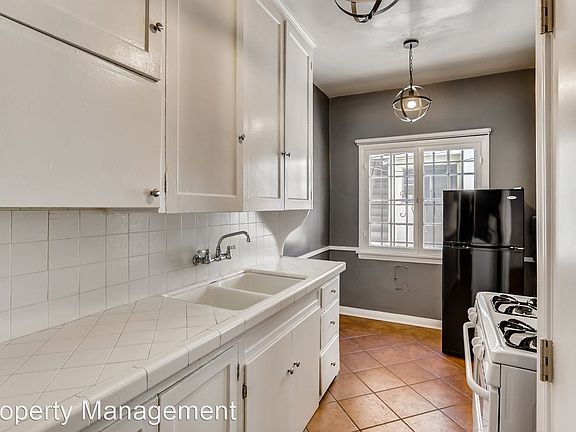 5th image of 351 N Sierra Bonita Ave #2