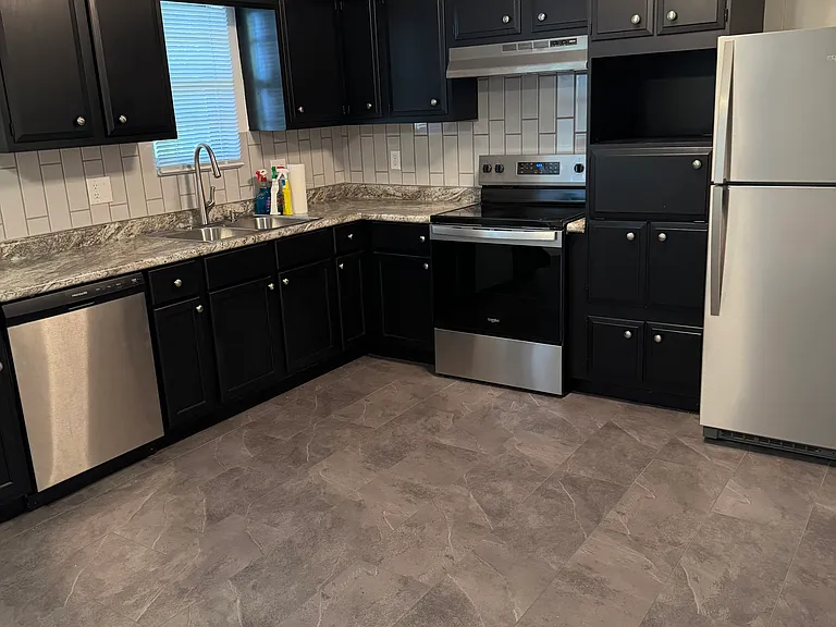 1213 Carol Dr — Photo 3