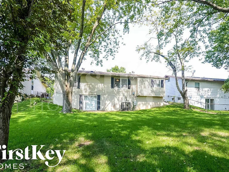 11321 Amboy Ln — Photo 15