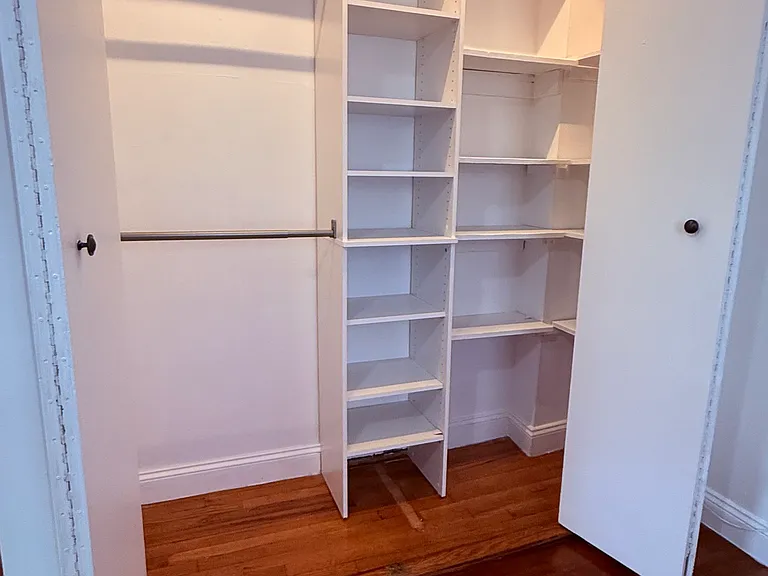 665 Thwaites Pl — Photo 6