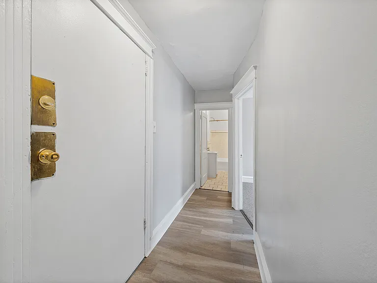 Avondale Apartments — Photo 7