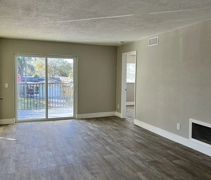 1426 Spring Ln #2 — Photo 2