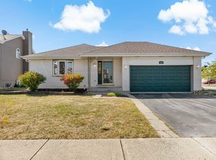 4125 Lakeview Dr, Country Club Hills, IL 60478