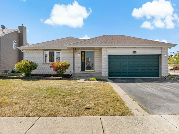 4125 Lakeview Dr, Country Club Hills, IL 60478