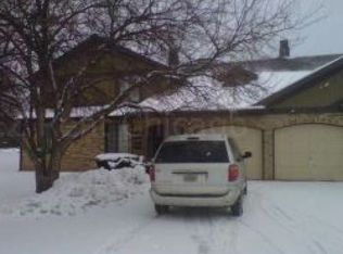 1931 Golf View Dr #2B, Bartlett, IL 60103