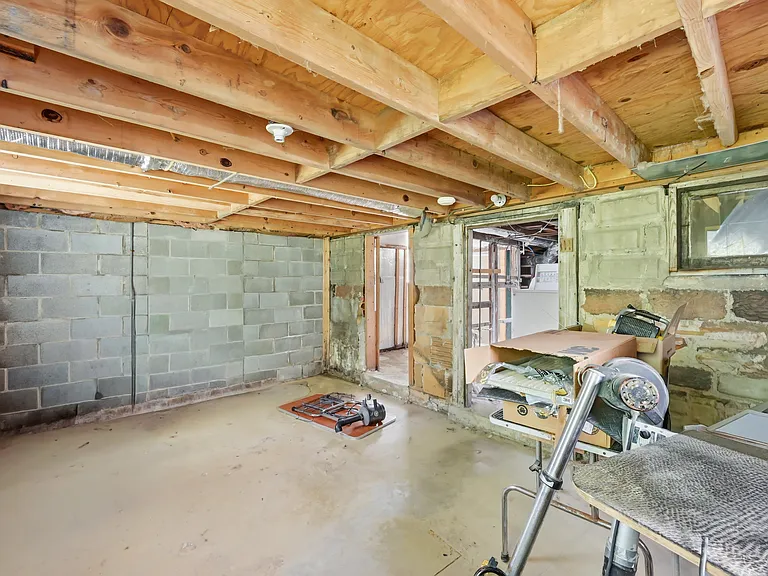 1122 W Western Reserve Rd — Photo 22