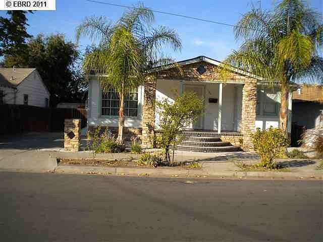 1st image of 904 W 6th St