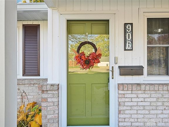 2nd image of 906 Catalpa Cir