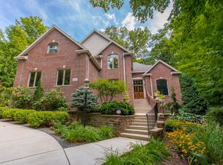 19365 Ashbourne Ln, Brookfield, WI 53045