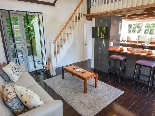 9 Youngs Ct, Provincetown, MA 02657