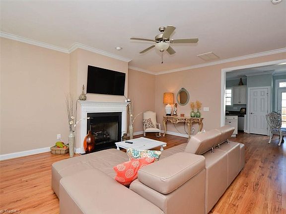 2nd image of 35 Nandina Dr