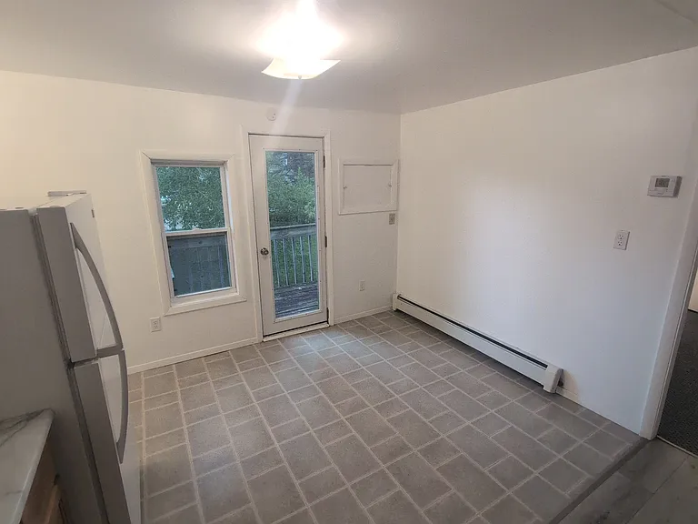 115 1st Ave SW #4 — Photo 3