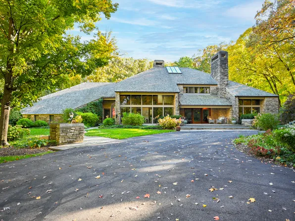 4N995 Grandmas Ln, St Charles, IL 60175