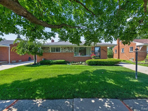 8599 Cardwell St, Westland, MI 48185