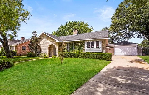 21106 Park Villa Dr Photo 1