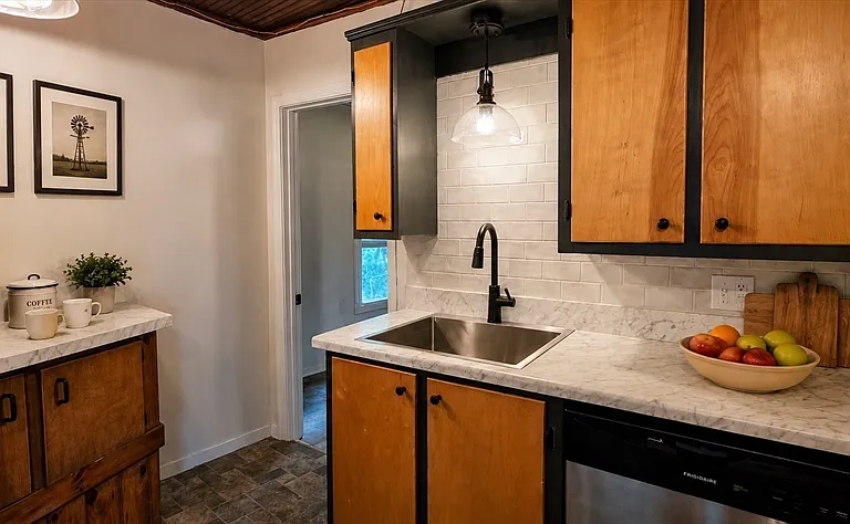 16 Central St #2 — Photo 3