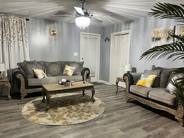 2 bed, 1100 sqft, $1,850 — Photo 2
