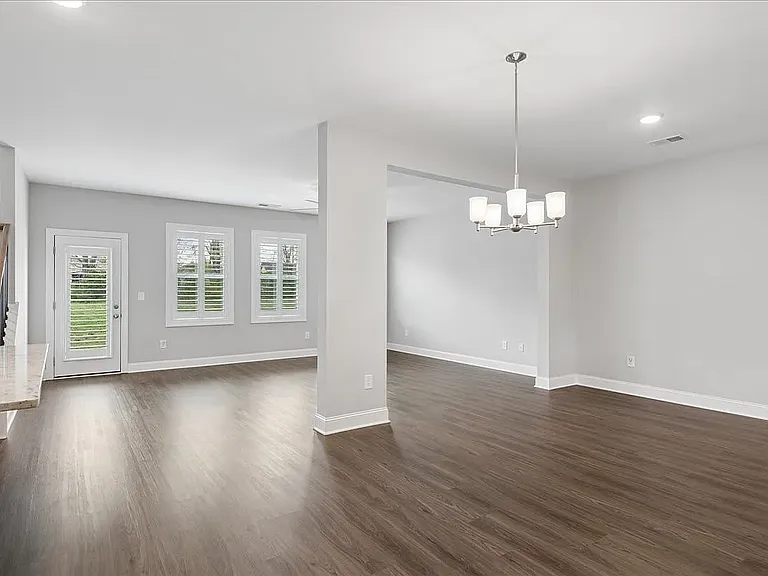 550 Twyla Dr — Photo 4