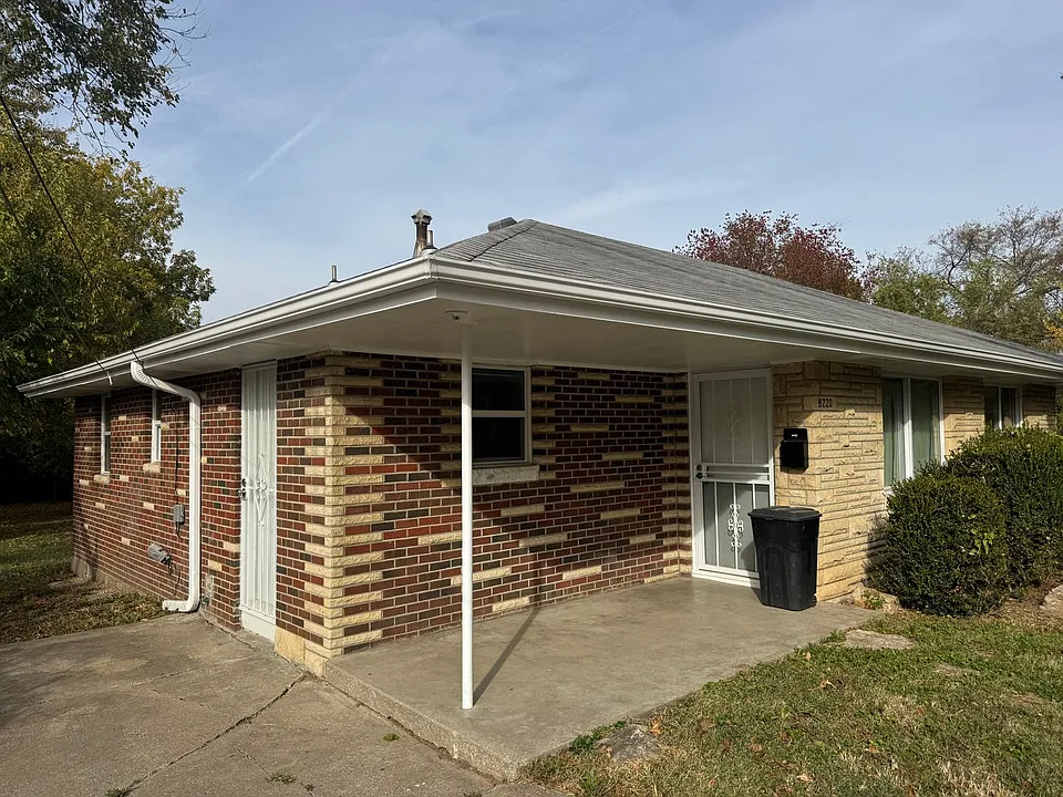 3220-3222 N 54th St