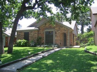 412 E Ash Ln, Euless, TX 76039