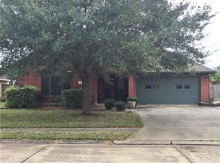 258 Plum Cir, Lake Jackson, TX 77566