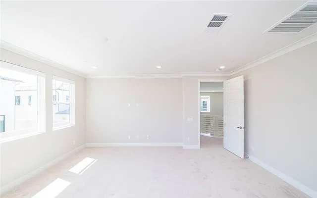 63 Harlow — Photo 10