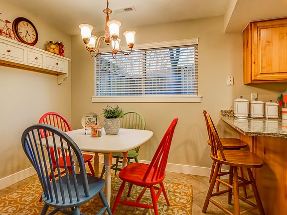2nd image of 2605 E Canterbury Ln
