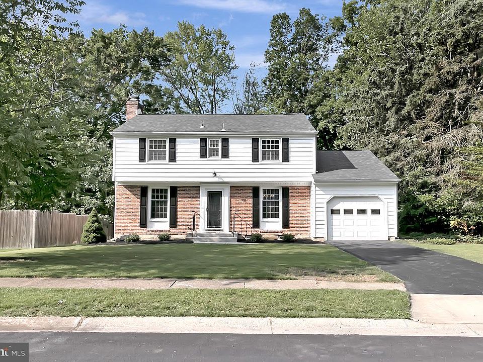 1st image of 208 Woodgreen Ct