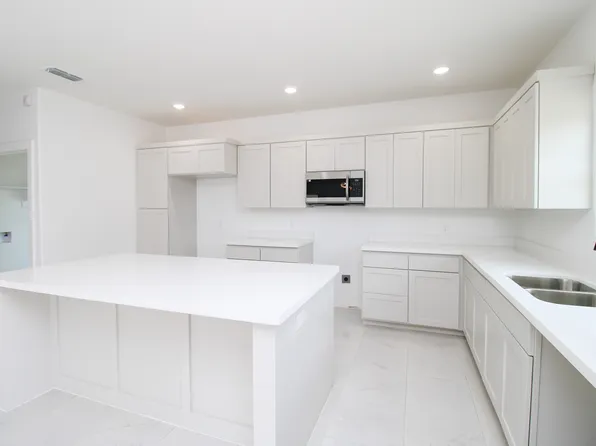 3306 Edmundo Lopez Dr, Laredo, TX 78046