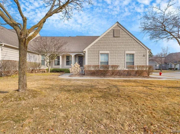 883 Tartan Trl, Bloomfield Hills, MI 48304