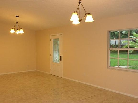 4th image of 15909 Northlake Village Dr