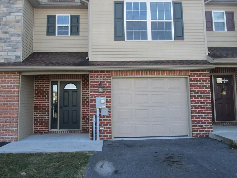 1212 Emilys Ct — Photo 3