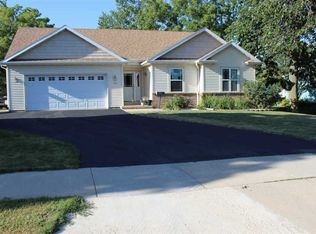 166 W 24th Ave, Oshkosh, WI 54902