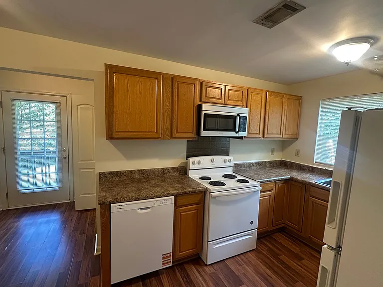 2107 Airport Rd — Photo 13