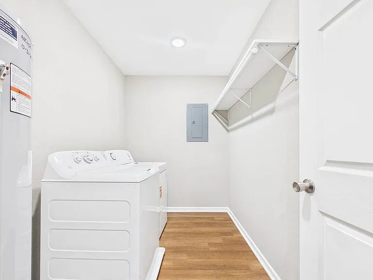 306 W Market St #B — Photo 5