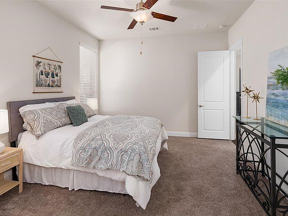 4th image of 2443 S Gate Dr