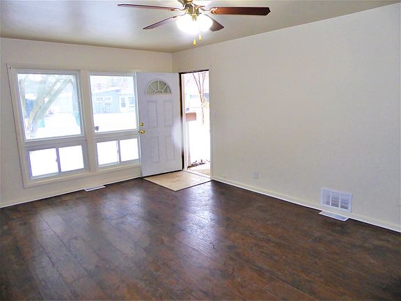 5th image of 126 Elm Ave