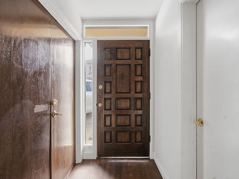 228 Abbot Ave — Photo 3
