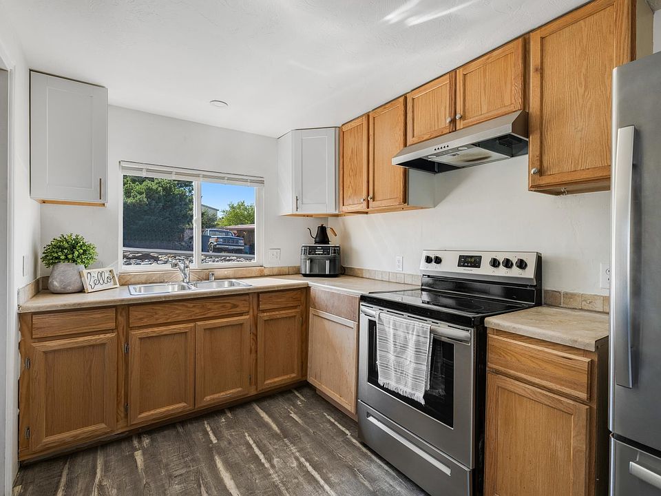 1st image of 228 Crestwood Dr