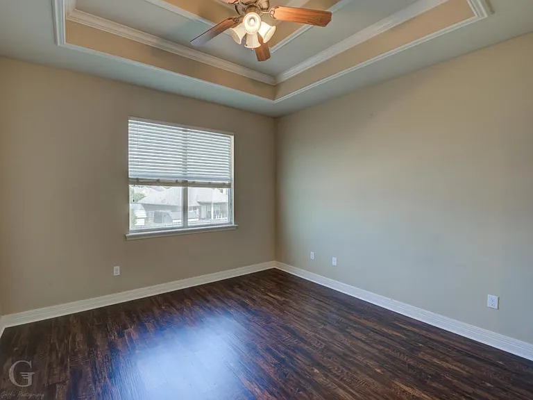 506 Linnhurst Dr — Photo 6