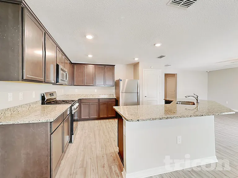 304 Kensington View Dr — Photo 5