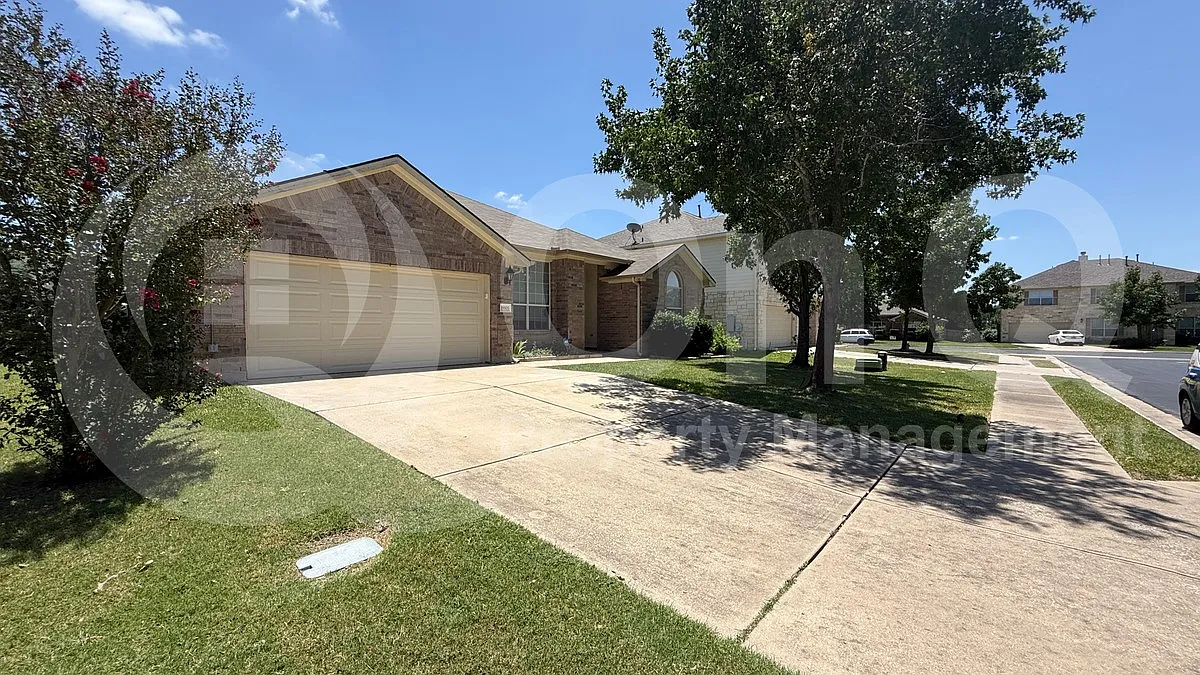 3 bed, 2.0 bath, 1826 sqft, $2,095 — Photo 4