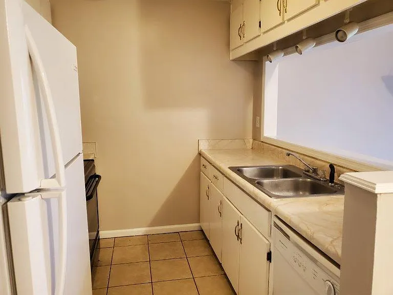 111 Woodfield Pl — Photo 5