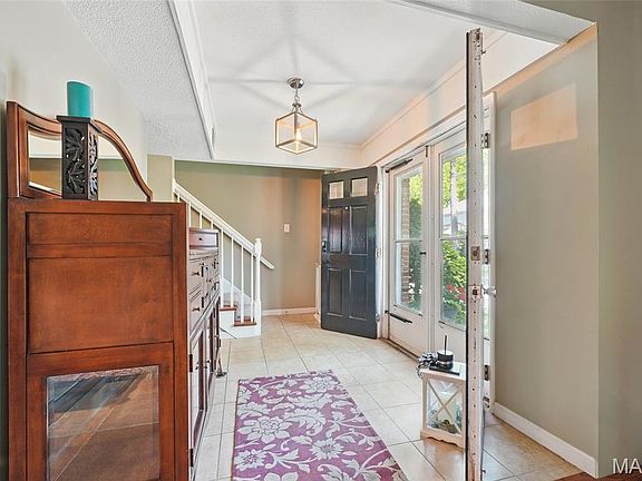 3rd image of 914 Forestlac Ct