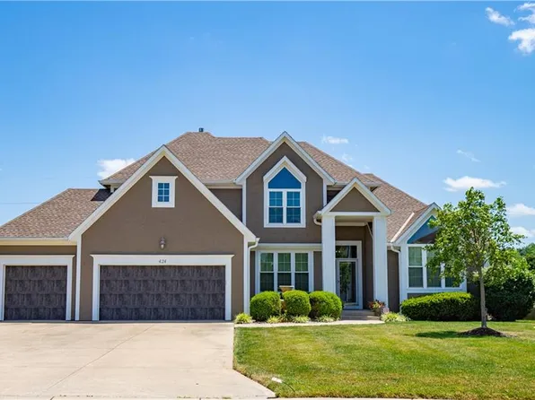 424 NE Parks Edge Dr, Lees Summit, MO 64064